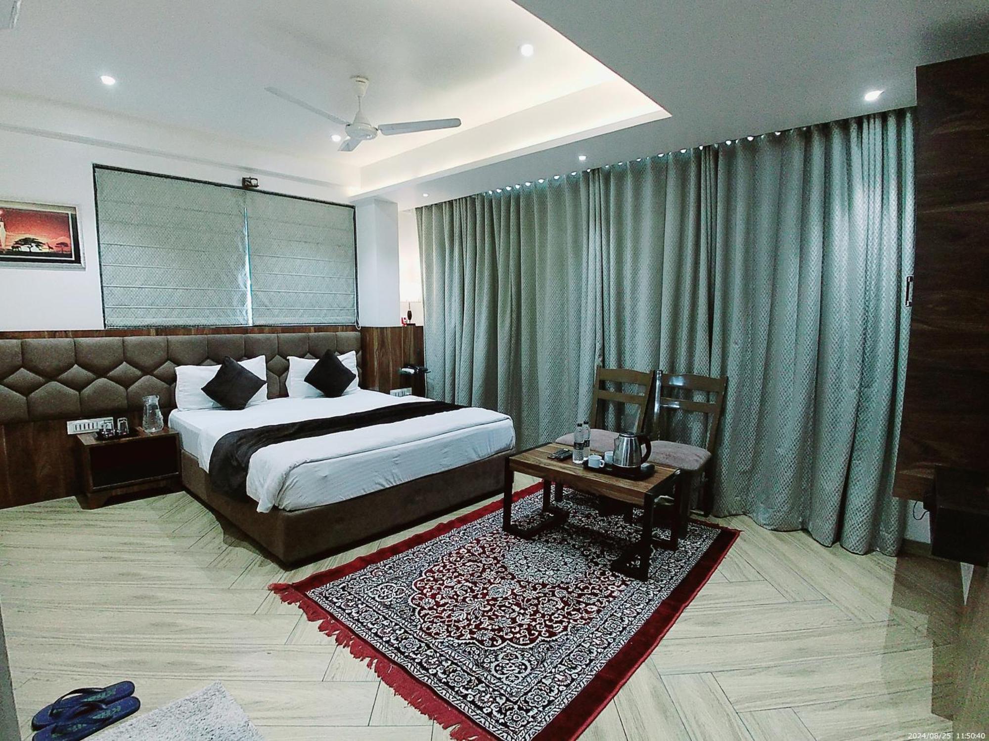 Hotel Sai Pratik, Newly Built Up, Complimentary Shuttle To The Temple Shirdi Exterior foto