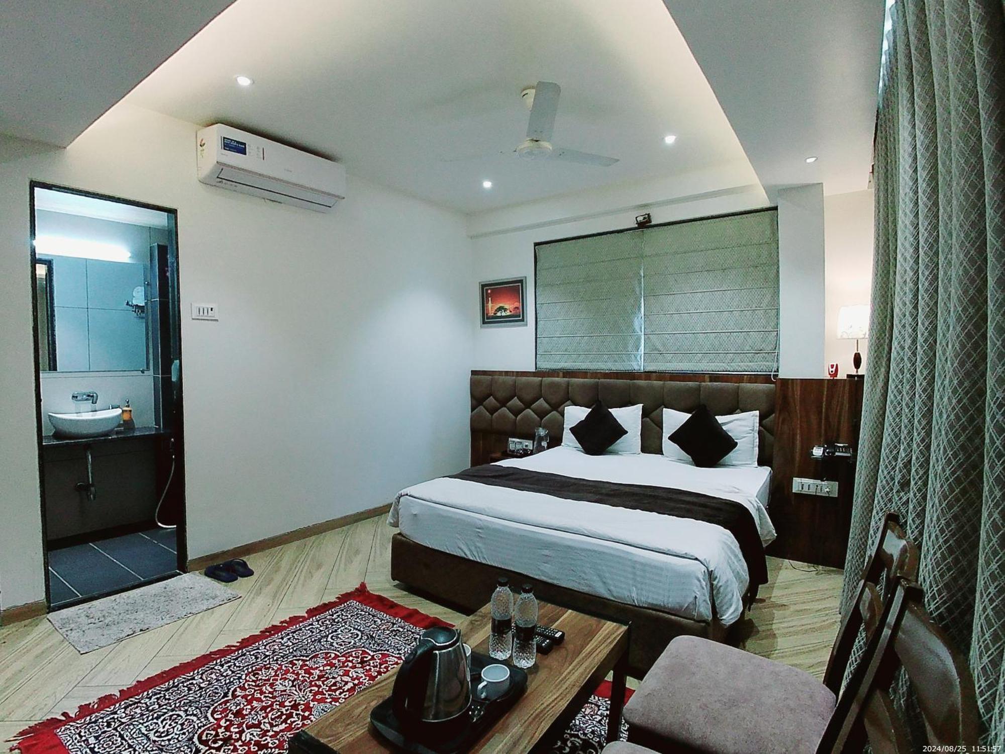 Hotel Sai Pratik, Newly Built Up, Complimentary Shuttle To The Temple Shirdi Exterior foto